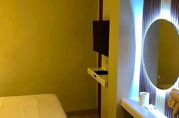 Paradise Hotel 3*